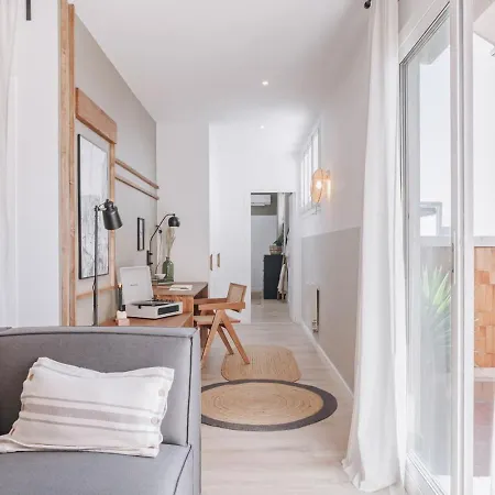 Daire Nerja - 1 Bedroom And Terrace In Sant Gervasi *